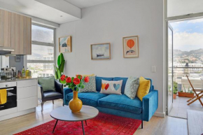 Leila - City Centre Apartment, stunning Mountain & City Views